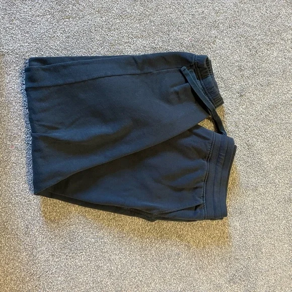 L.L Bean super comfy sweatpants perfect for fall winter - Picture 2 of 3